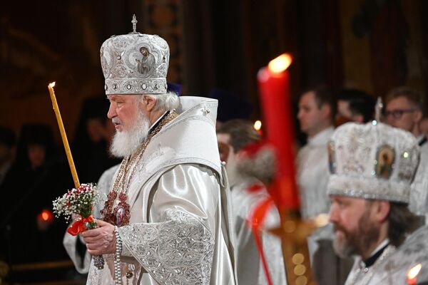 Патриарх Московский и всея Руси Кирилл проводит пасхальное богослужение в храме Христа Спасителя в Москве