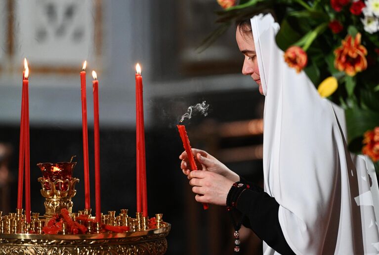 Пасхальное богослужение в храме Христа Спасителя 