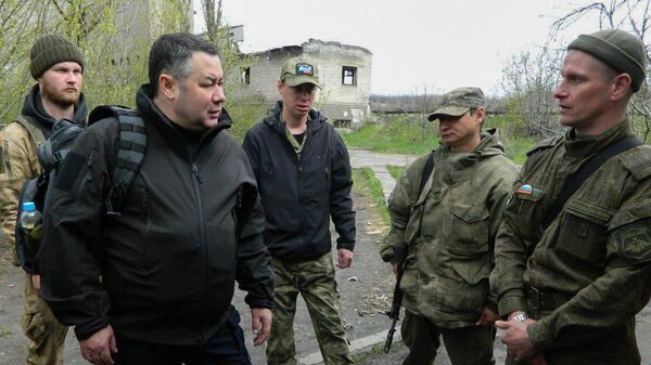 Губернатор Тверской области Игор Руденя с военнослужащими в прифронтовой зоне СВО