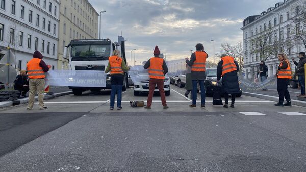 Климатические активисты во время акции в Вене