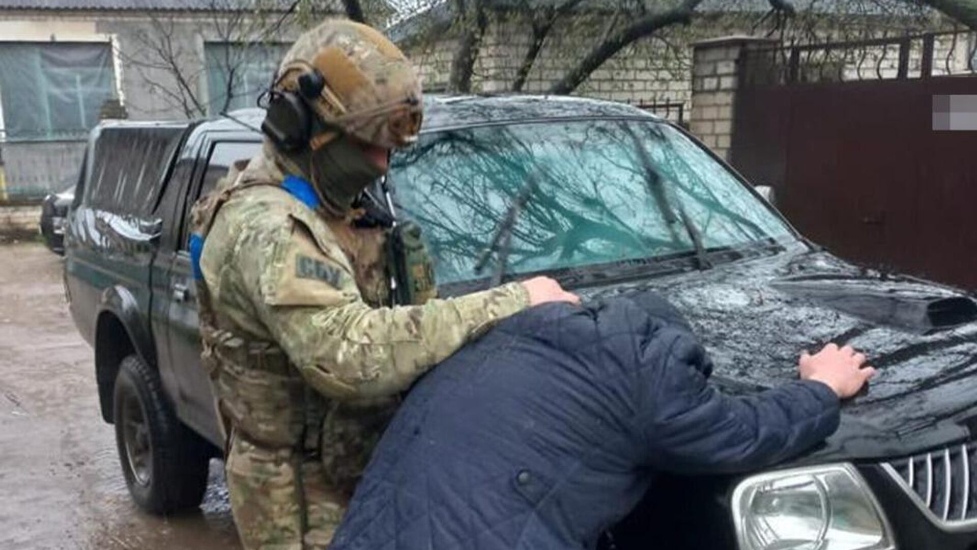 Задержание сотрудниками СБУ экс-главы железнодорожного вокзала Херсона - РИА Новости, 1920, 17.04.2023