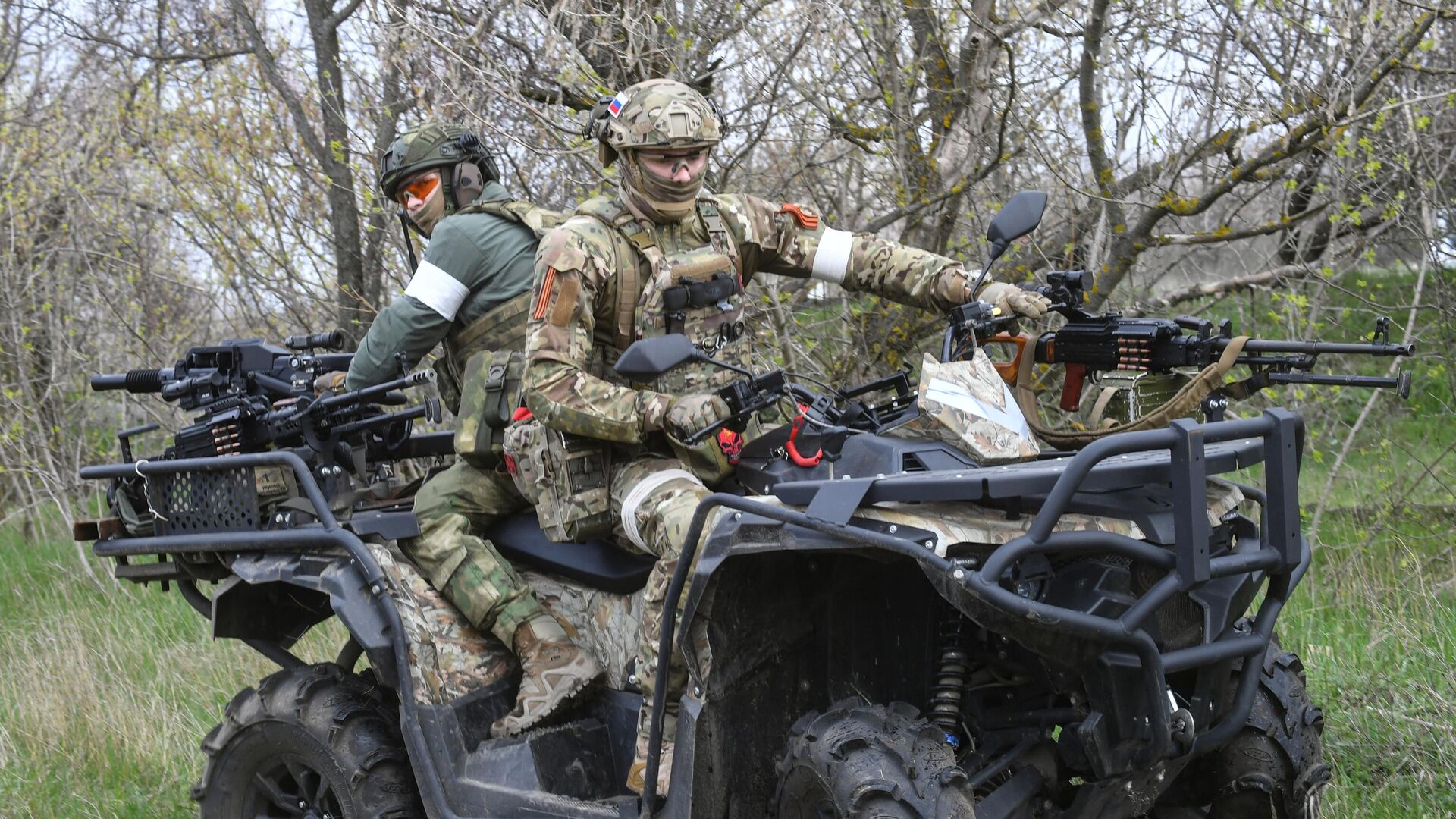 Военнослужащие подразделения ВДВ на квадроцикле в южном секторе СВО - РИА Новости, 1920, 26.05.2023