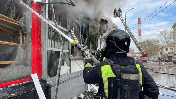 Пожар в здании на Бережковской набережной в Москве