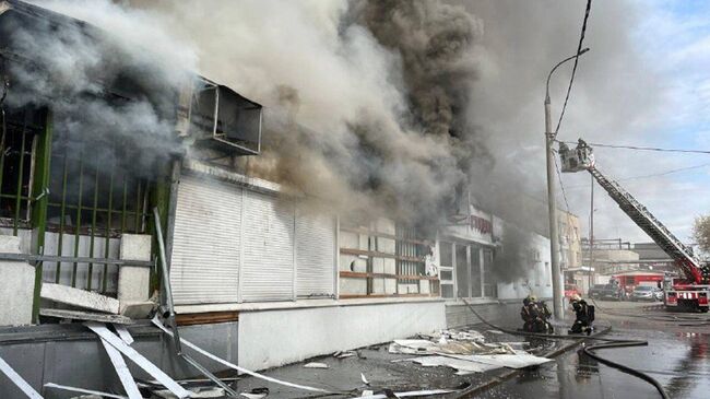 Пожар в здании на Бережковской набережной в Москве