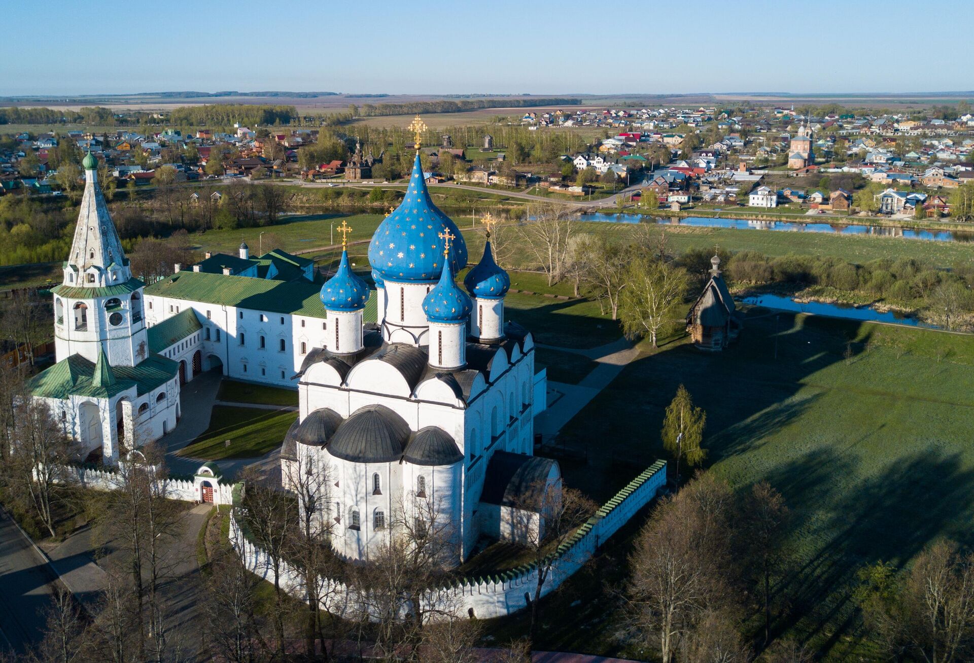 Суздальский кремль, в центре - Рождественский собор (Рождества Богородицы) - РИА Новости, 1920, 13.10.2023