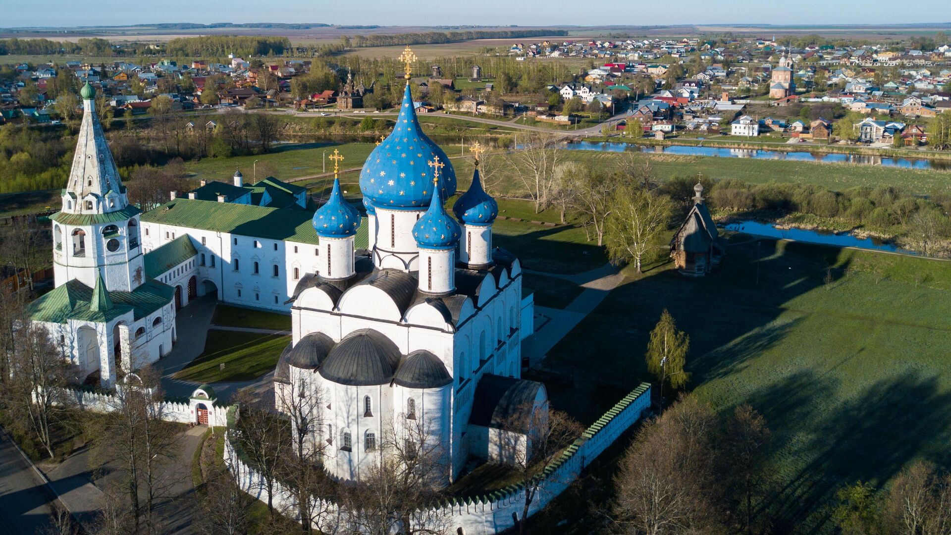 Суздальский кремль, в центре - Рождественский собор (Рождества Богородицы) - РИА Новости, 1920, 11.06.2024