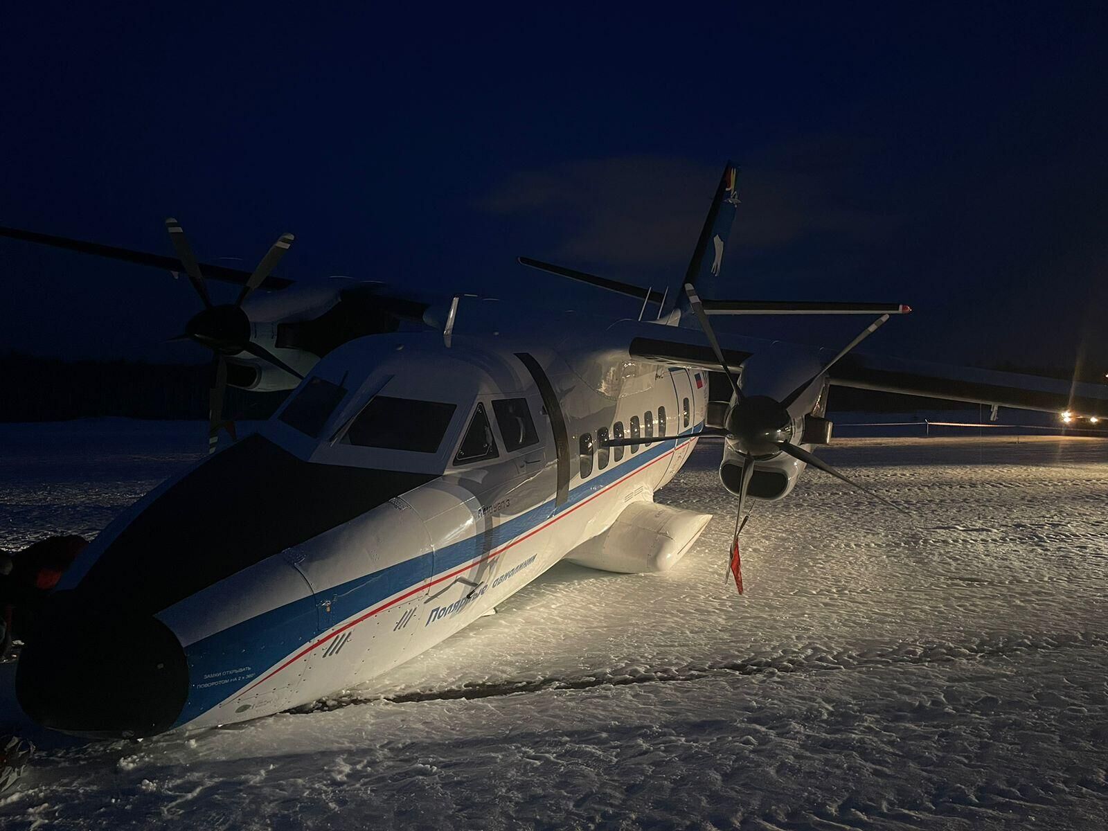 Самолет L-410 в целях выполнения учебно-тренировочного полета производил взлет с аэропорта Маган в г. Якутске. В процессе этого произошел надлом передней стойки шасси - РИА Новости, 1920, 17.04.2023