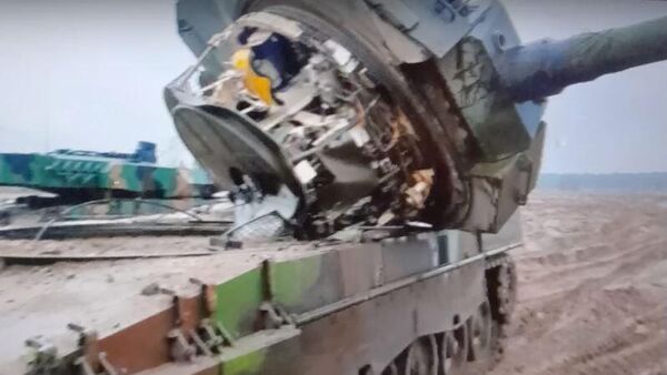 Tank Leopard 2A4 with separated turret. Video screenshot Tank Leopard 2A4 with separated turret. Video screenshot