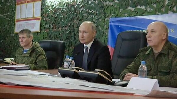 Президент РФ Владимир Путин посещает штаб группировок Днепр на Херсонском направлении  специальной военной операции. Скриншот видео