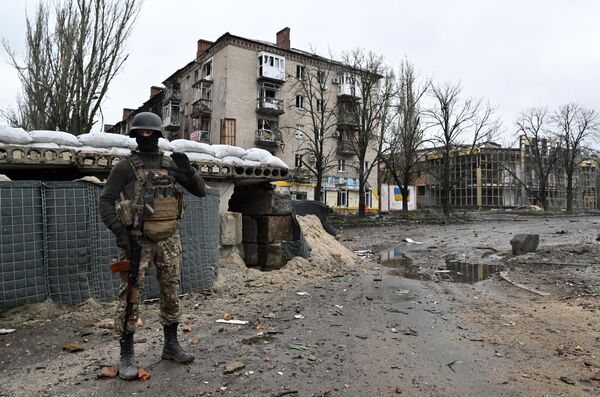 Боец ЧВК Вагнер возле укрепления ВСУ в центре Артемовска