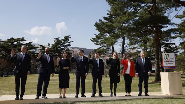 Групповое фото министров иностранных дел стран G7 в Каруидзаве, Япония