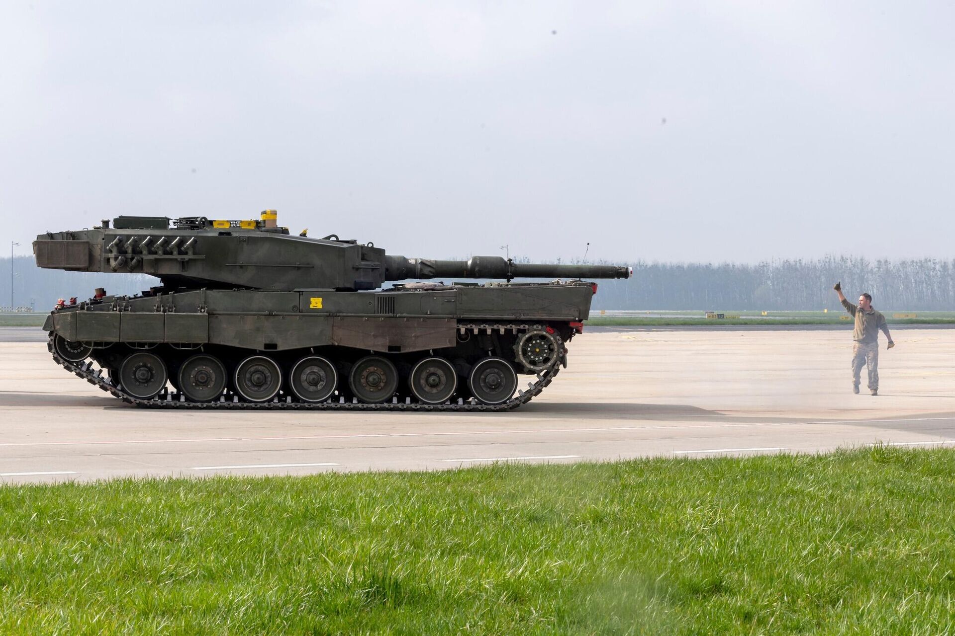 Подготовка канадских танков Leopard 2 для отправки на Украину - РИА Новости, 1920, 19.04.2023