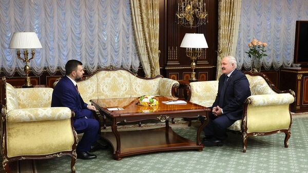Президент Белоруссии Александр Лукашенко и врио главы ДНР Денис Пушилин во время встречи в Минске