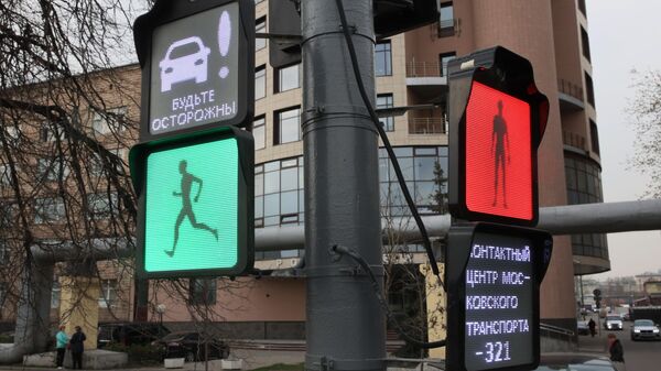 Инновационный светофор на Бережковской набережной в Москве