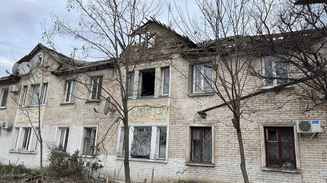 Последствия обстрела в Новой Каховке. 19 апреля 2023