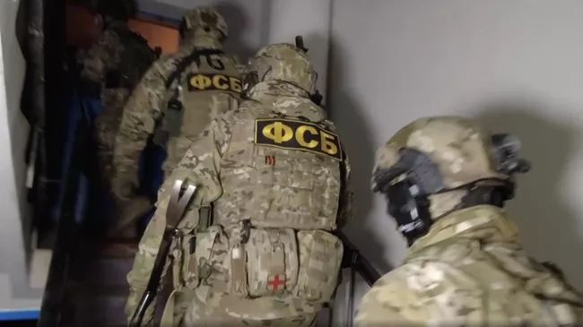 Сотрудники ФСБ