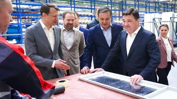 Губернатор Подмосковья Андрей Воробьев посетил лифтостроительный завод в Серпухове