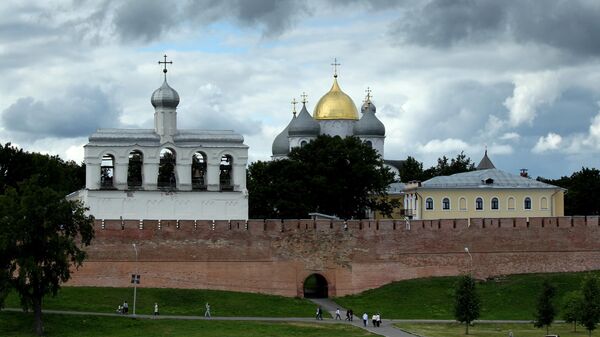 Вид на Софийскую звонницу и Софийский собор в Великом Новгороде