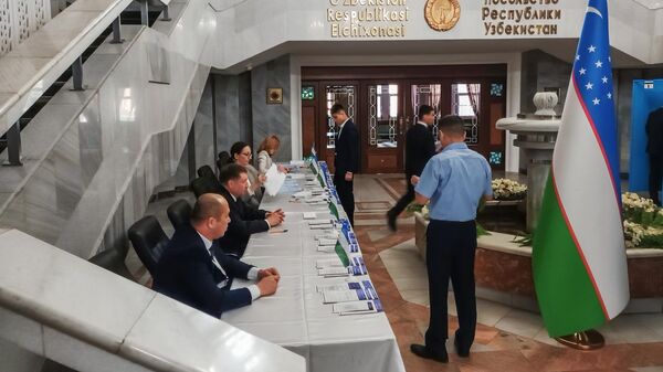 Голосование на референдуме по принятию новой Конституции Узбекистана
