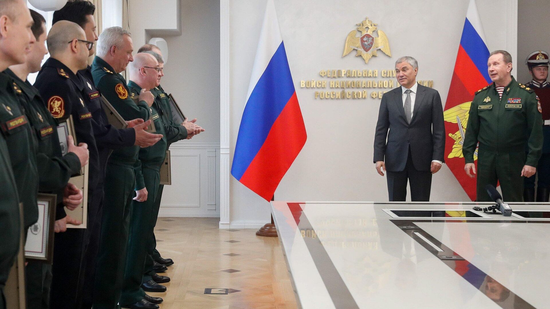 Председатель Государственной Думы Вячеслав Володин и директор Федеральной службы войск национальной гвардии РФ Виктор Золотов  - РИА Новости, 1920, 19.04.2023