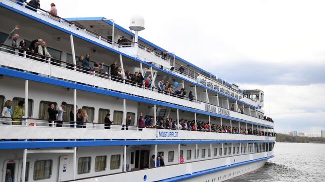 Теплоход Михаил Булгаков 