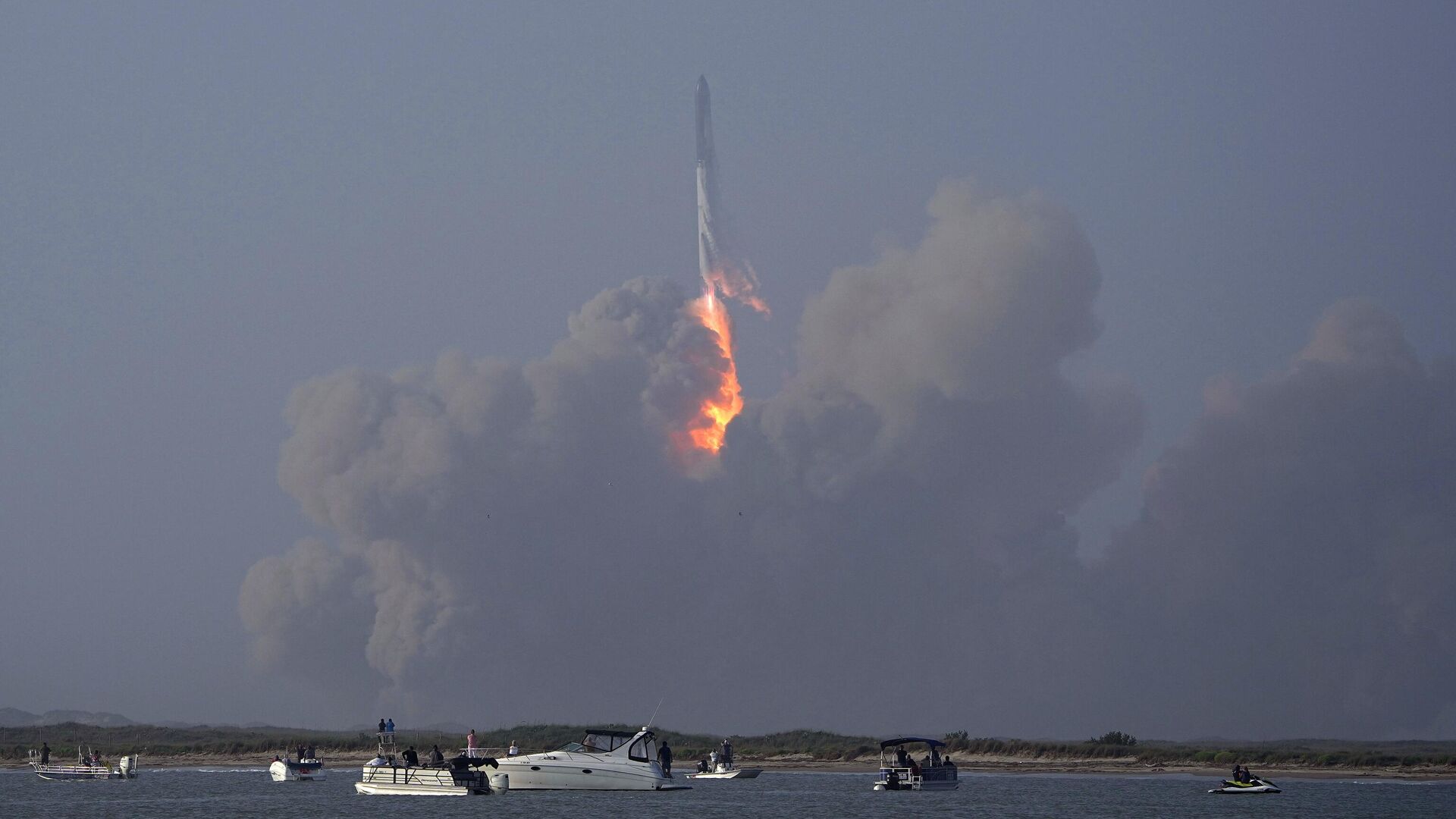 Старт ракеты-носителя SpaceX с ракетой Starship на космодроме в Бока-Чика, Техас  - РИА Новости, 1920, 20.04.2023