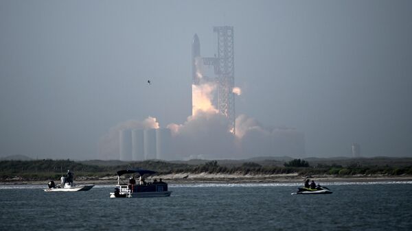 Старт ракеты-носителя SpaceX с ракетой Starship на космодроме в Бока-Чика, Техас