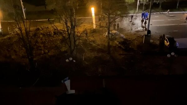 Кадры из Белгорода, где в результате взрыва машину отбросило на крышу магазина