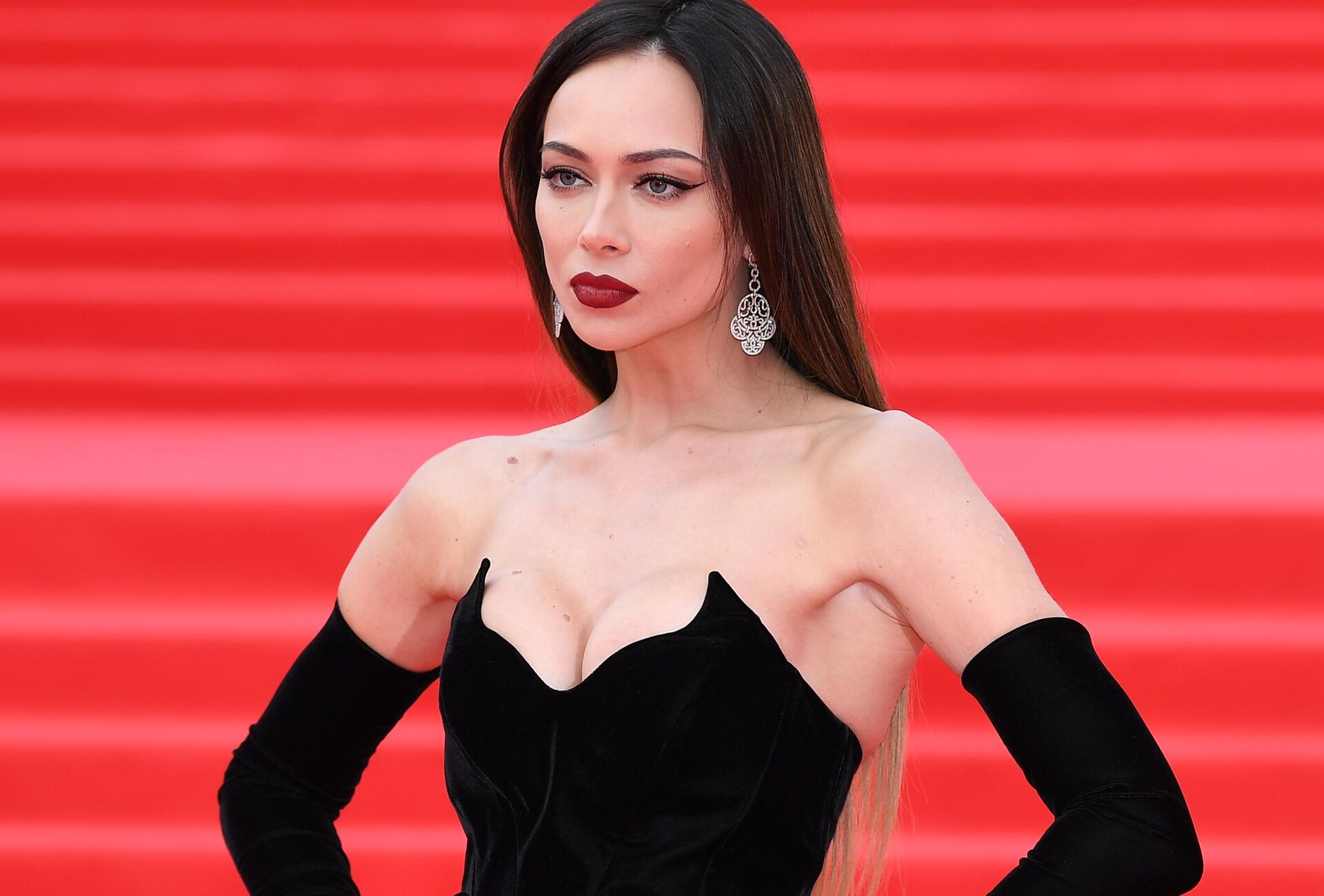 Актриса Настасья Самбурская на церемонии открытия 45-го Московского международного кинофестиваля Актриса Настасья Самбурская на церемонии открытия 45-го Московского международного кинофестиваля - РИА Новости, 1920, 21.08.2025