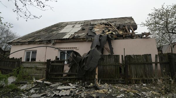 Жилой дом, поврежденный в результате обстрела со стороны ВСУ