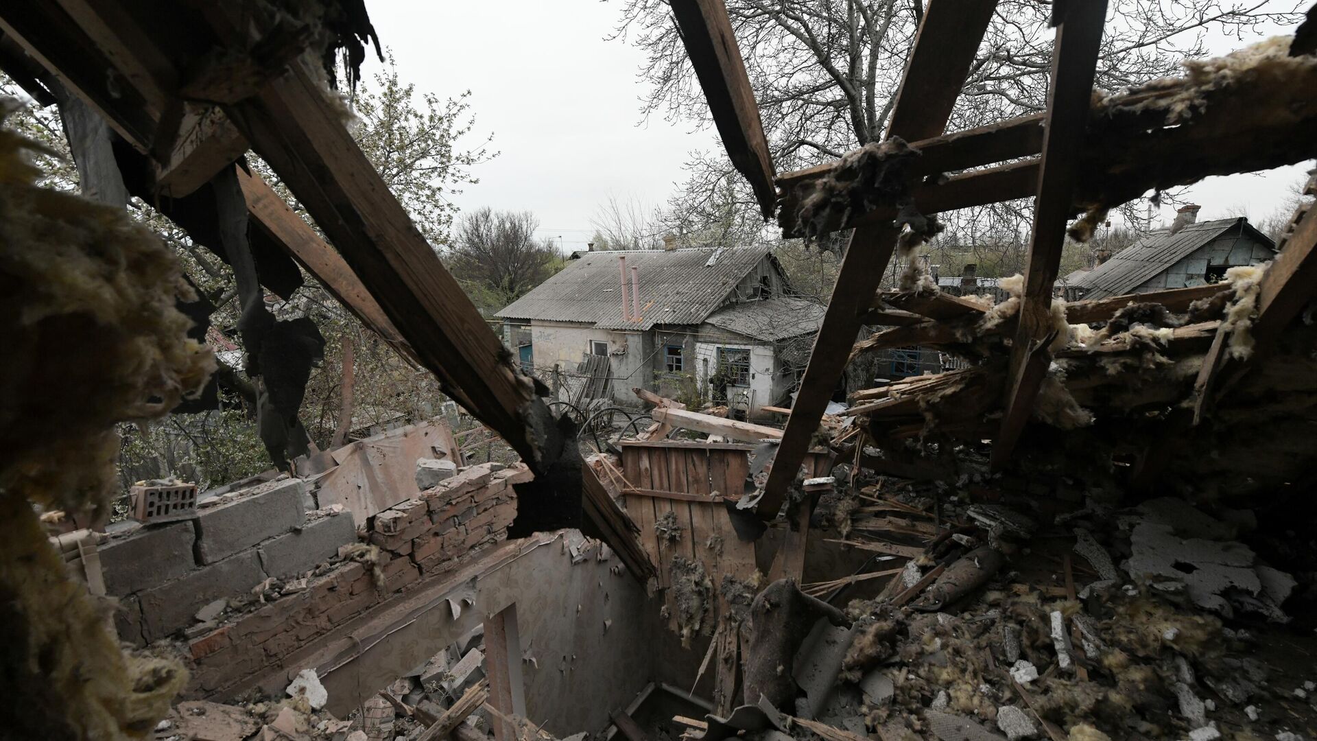 Жилой дом, поврежденный в результате обстрела со стороны ВСУ - РИА Новости, 1920, 23.04.2023