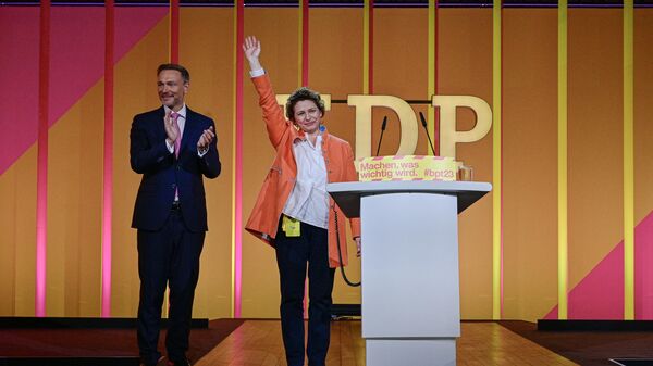 Министр финансов Германии Кристиан Линднер и член Европарламента Никола Бир на партийном съезде Свободной демократической партии