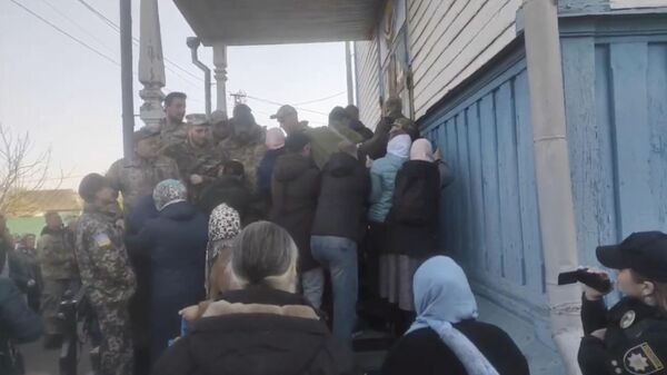 Захват храма УПЦ в селе Требухов Киевской области. Кадр видео