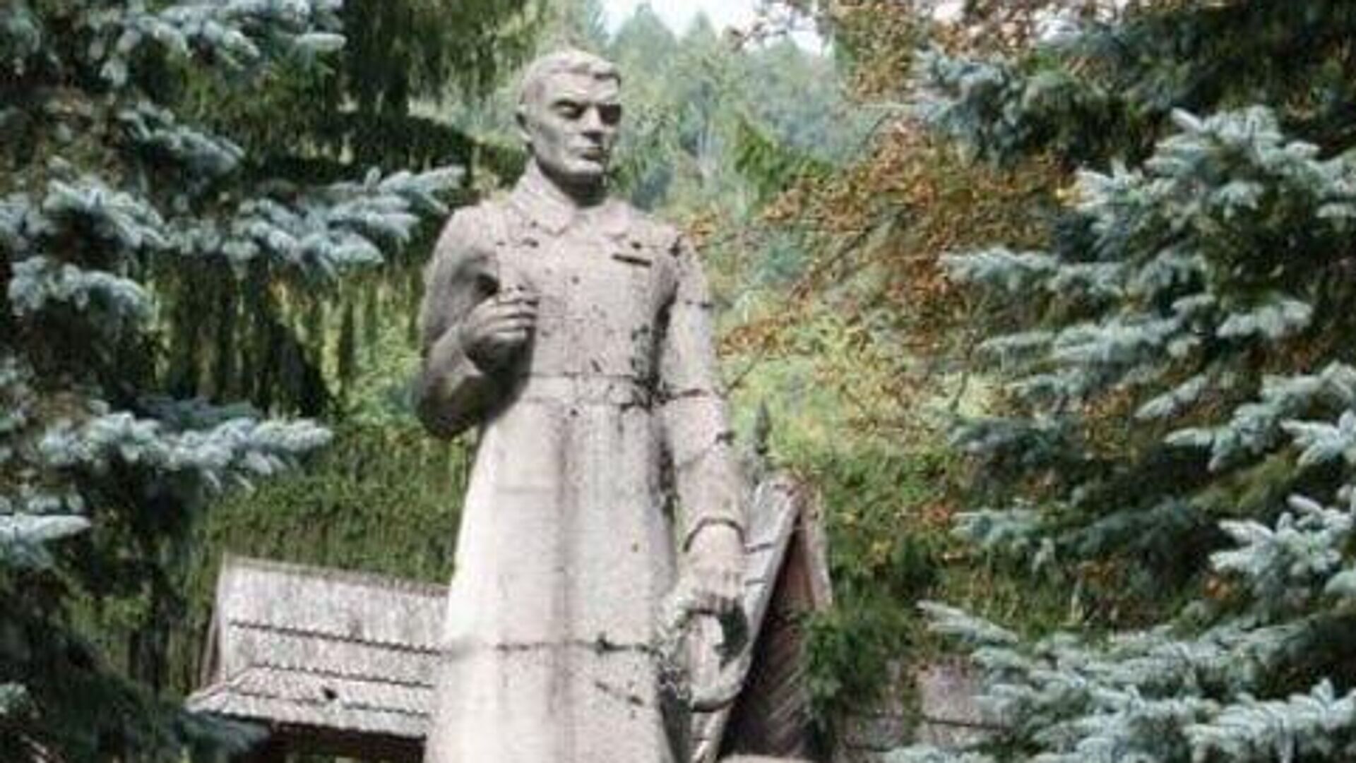 Памятник советским солдатам в селе Лисичово Закарпатской области Украины - РИА Новости, 1920, 22.04.2023