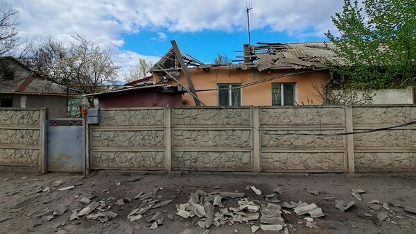 Жилой дом, частично разрушенный в результате обстрела ВСУ Петровского района Донецка