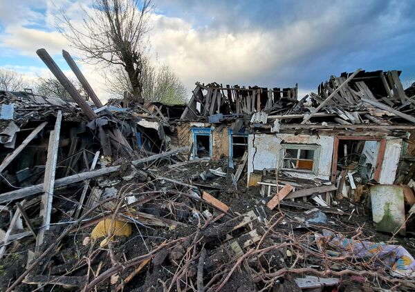 Жилой дом, разрушенный в результате обстрела ВСУ Киевского района Донецка