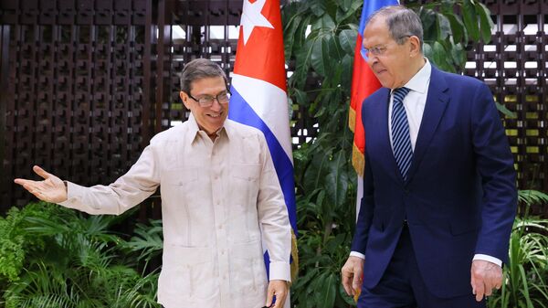 Министр иностранных дел Кубы Бруно Родригес и министр иностранных дел РФ Сергей Лавров во время встречи в резиденции Лагито