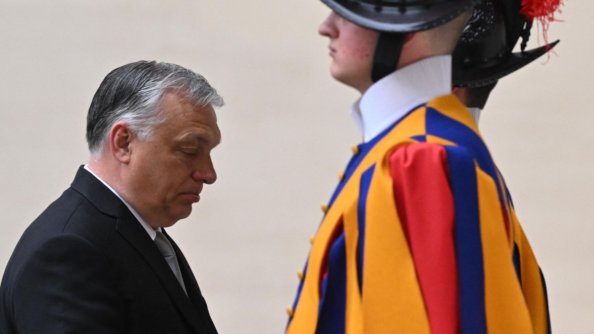 Премьер-министр Венгрии Виктор Орбан прибывает на частную аудиенцию к папе римскому в Ватикане, 21 апреля 2022 года - РИА Новости, 1920, 25.04.2023