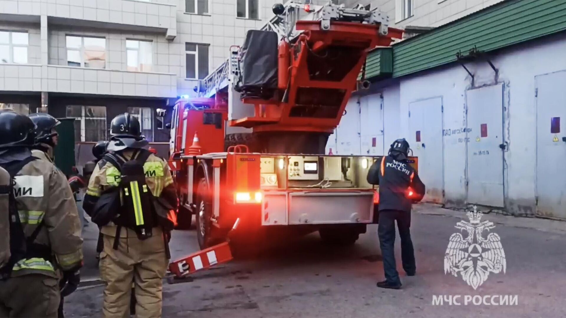 Пожар в здании по улице Костюшко-Григоровича в Чите. Кадр видео - РИА Новости, 1920, 24.04.2023