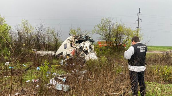 В поле вблизи поселка Ерзовка Городищенского района Волгоградской области обнаружен упавший вертолет марки Ансат