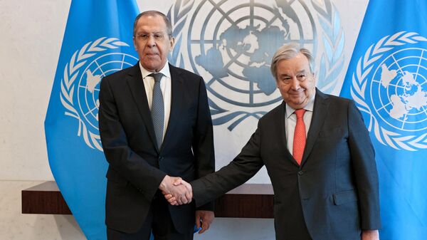 Министр иностранных дел РФ Сергей Лавров и генеральный секретарь ООН Антониу Гутерреш во время встречи после заседания Совета Безопасности ООН в Нью-Йорке