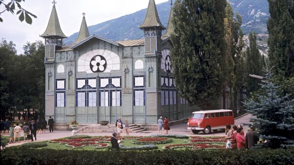 Здание Лермонтовской галереи на территории парка Цветник. 1969 год