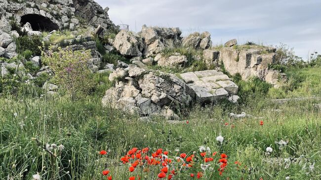 Руины в древнем городе Сиде