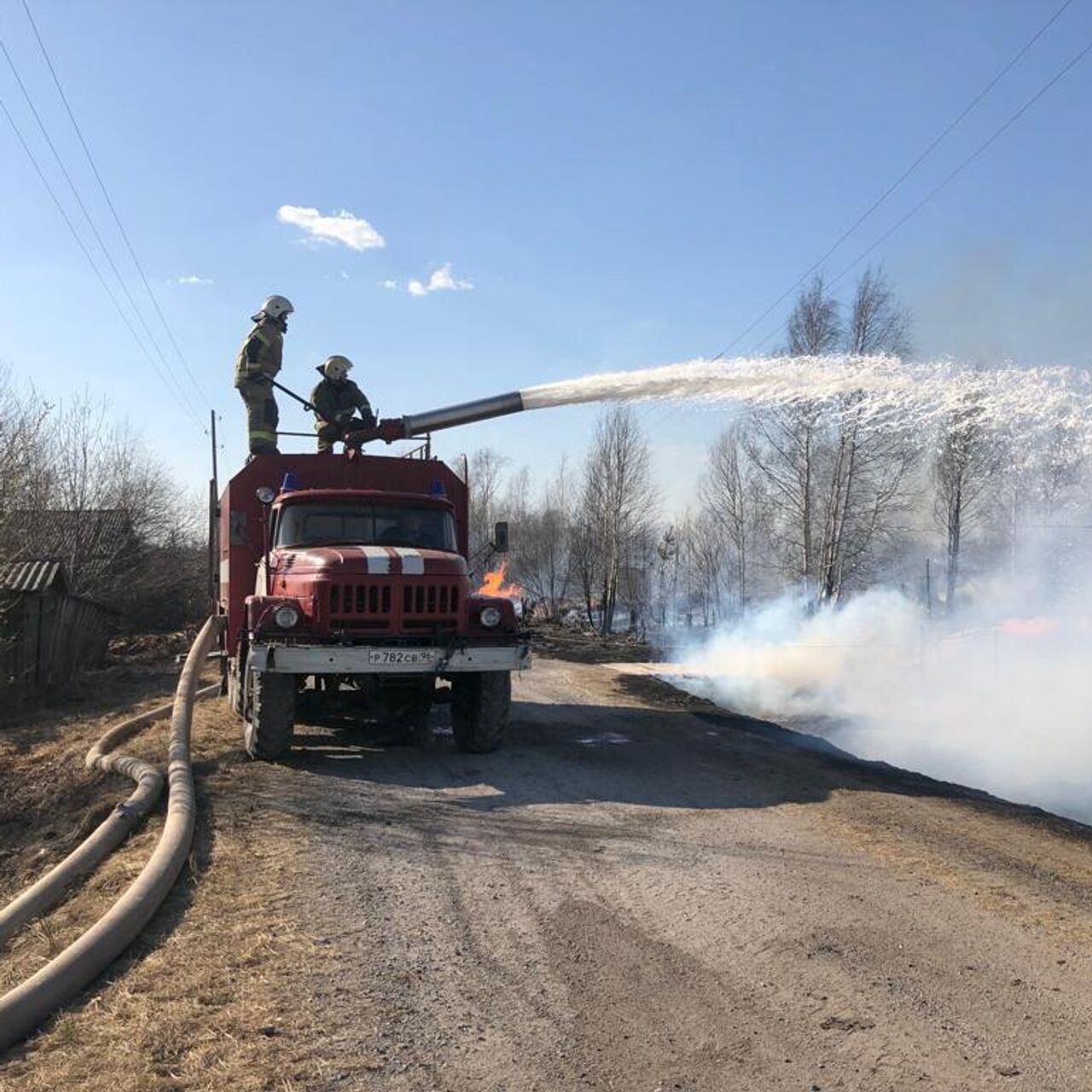 На Урале вспыхнул четвертый крупный пожар за сутки - РИА Новости, 25.04.2023