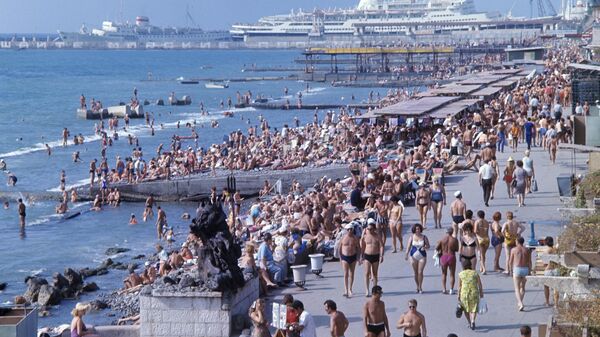 Набережная и пляж в городе Сочи. 1973 год
