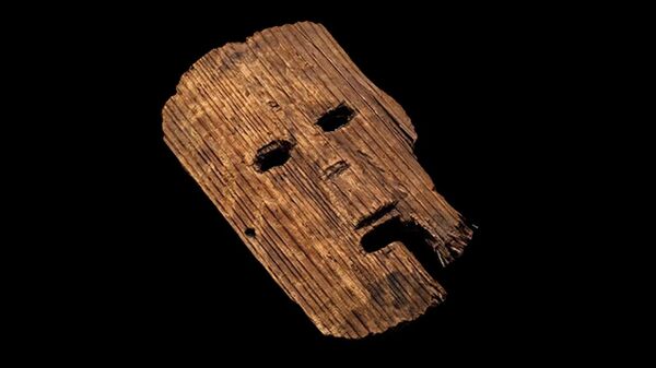 Ритуальная деревянная маска, найденная в Японии