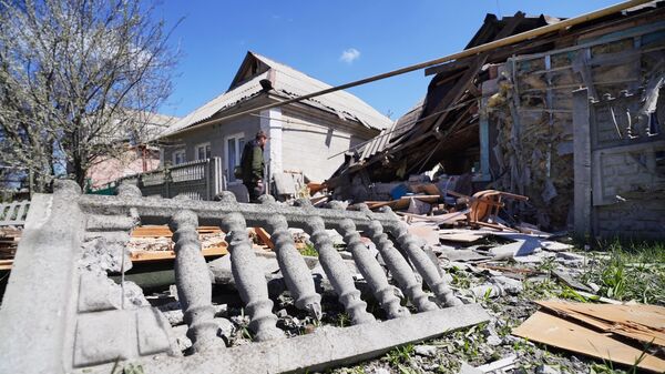 Жилой частный дом, разрушенный в результате обстрела со стороны ВСУ в Киевском районе Донецка
