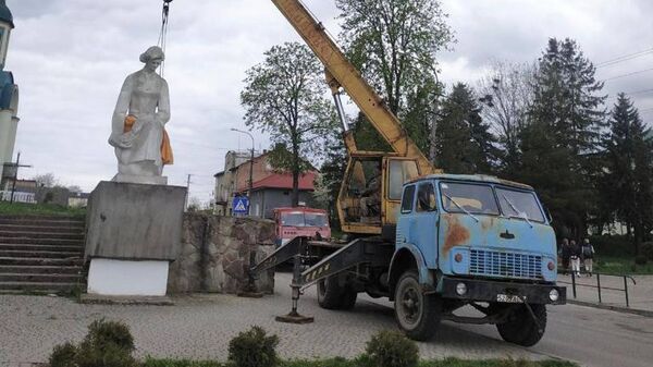 Демонтаж памятников в Мостисском районе Львовской области