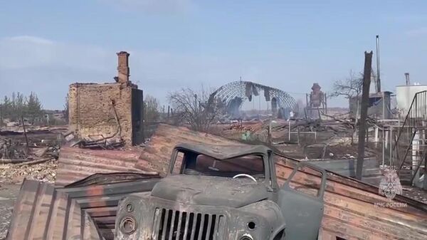 Последствия пожара в поселке Сосьва в Свердловской области. Стоп-кадр видео