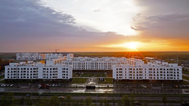 Вид на жилые дома в Октябрьском районе Мариуполя